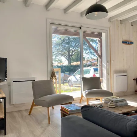 Hébergement de vacances Maison avec terrasse et piscine privée proche plage - FR-1-336-139