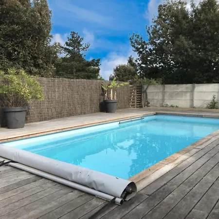 Holiday home Maison Avec Terrasse Et Piscine Privee Proche - Fr-1-336-139