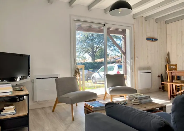 Hébergement de vacances Maison avec terrasse et piscine privée proche plage - FR-1-336-139