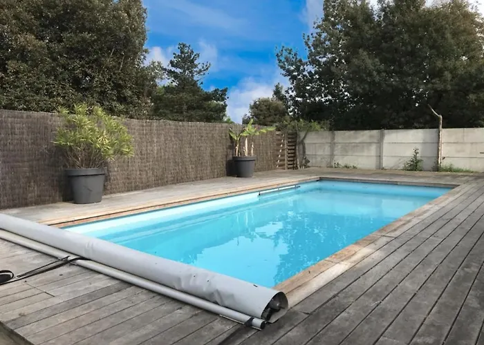 Hébergement de vacances Maison avec terrasse et piscine privée proche plage - FR-1-336-139