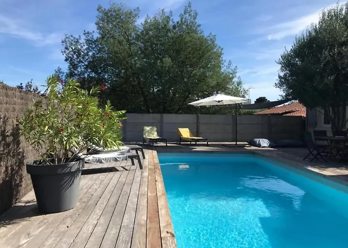 Maison avec terrasse et piscine privée proche plage - FR-1-336-139 Hébergement de vacances *